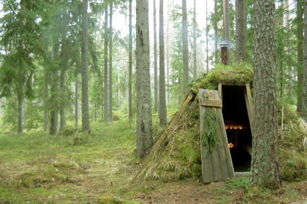 Avresti il coraggio di passare una notte in una capanna sperduta in mezzo al bosco?