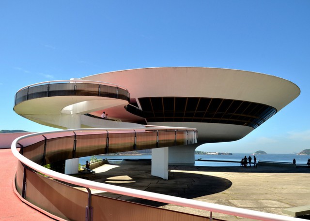 Museu de Arte Contemporânea de Niterói by Oscar Neimeyer, 1996