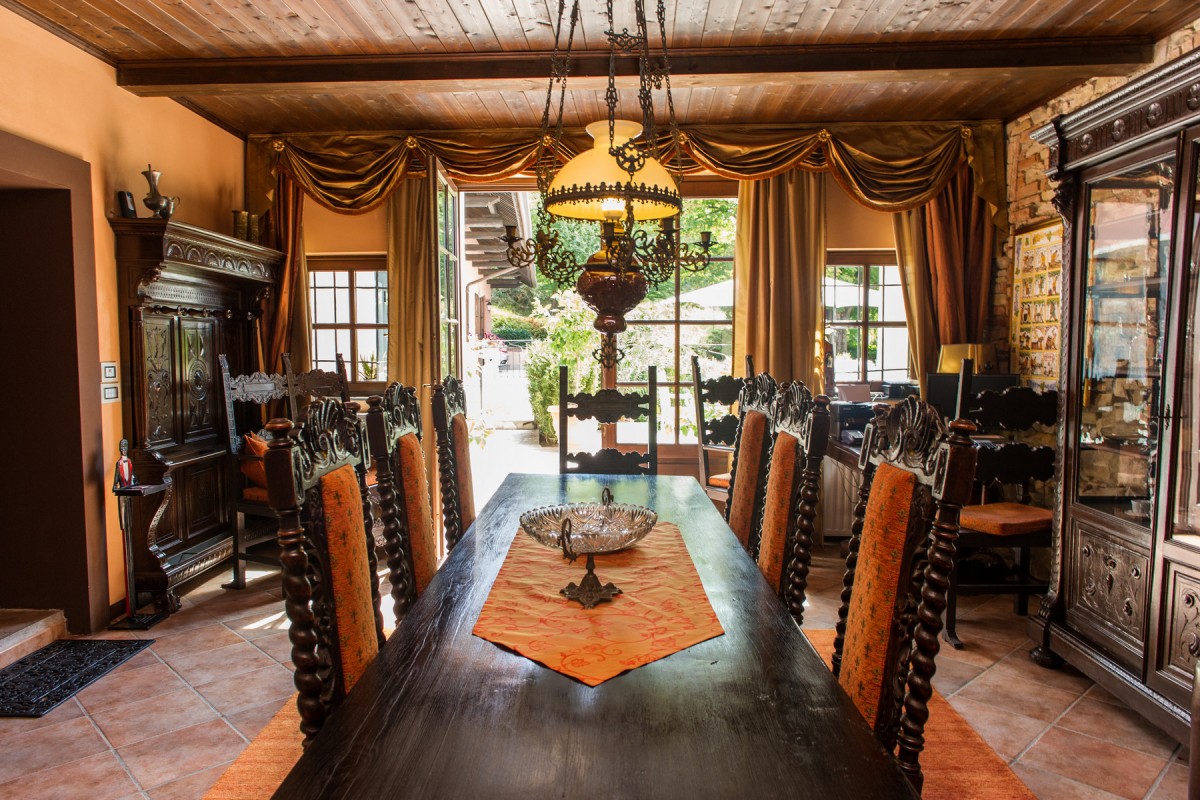 Rustic style in the dining room