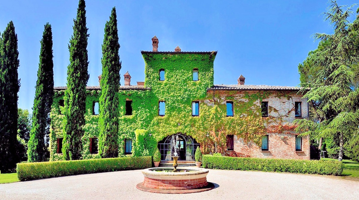 Historisches Herrenhaus auf dem Land in Italien zu verkaufen