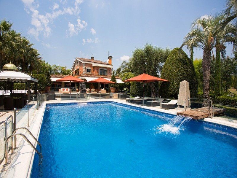 Luxury villa on the outskirts of Rome for sale