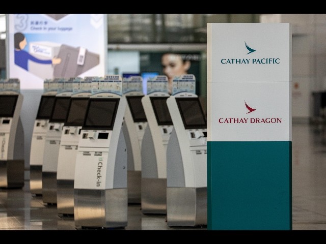 Cathay Pacific taglia 1/4 posti lavoro