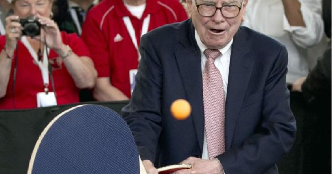 I 7 divertenti insegnamenti sugli affari che puoi apprendere dall'ultima lettera di Warren Buffett ai suoi azionisti