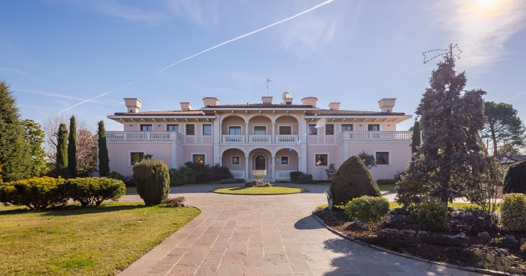 Uma mansão espetacular à venda Itália