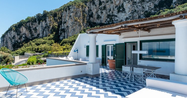 Această vilă uimitoare din faleză este de vânzare în Capri