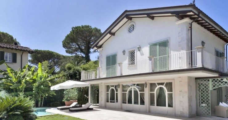 Diese Villa in Forte Dei Marmi steht zum Verkauf