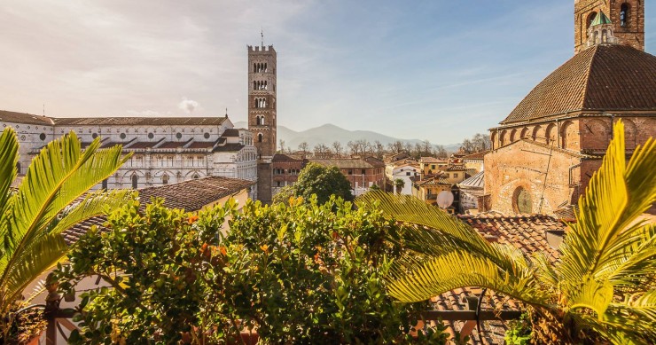 Die Dachterrasse dieser spektakulären Immobilie bietet einen atemberaubenden Blick über Lucca