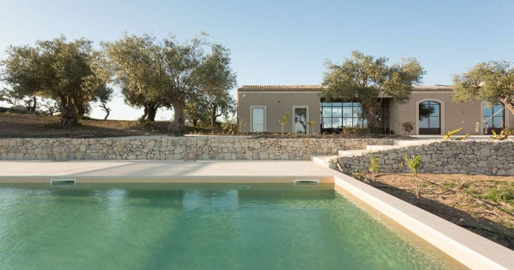 This beautiful farmhouse is Sicily is this week's property